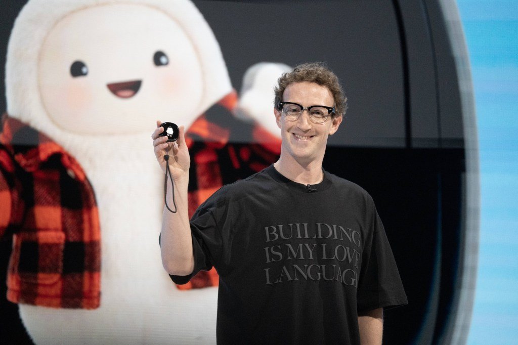 mark-zuckerberg-muse-charm-getty Meta made a Tamagotchi-like wearable for its Muse AI agent | TechCrunch